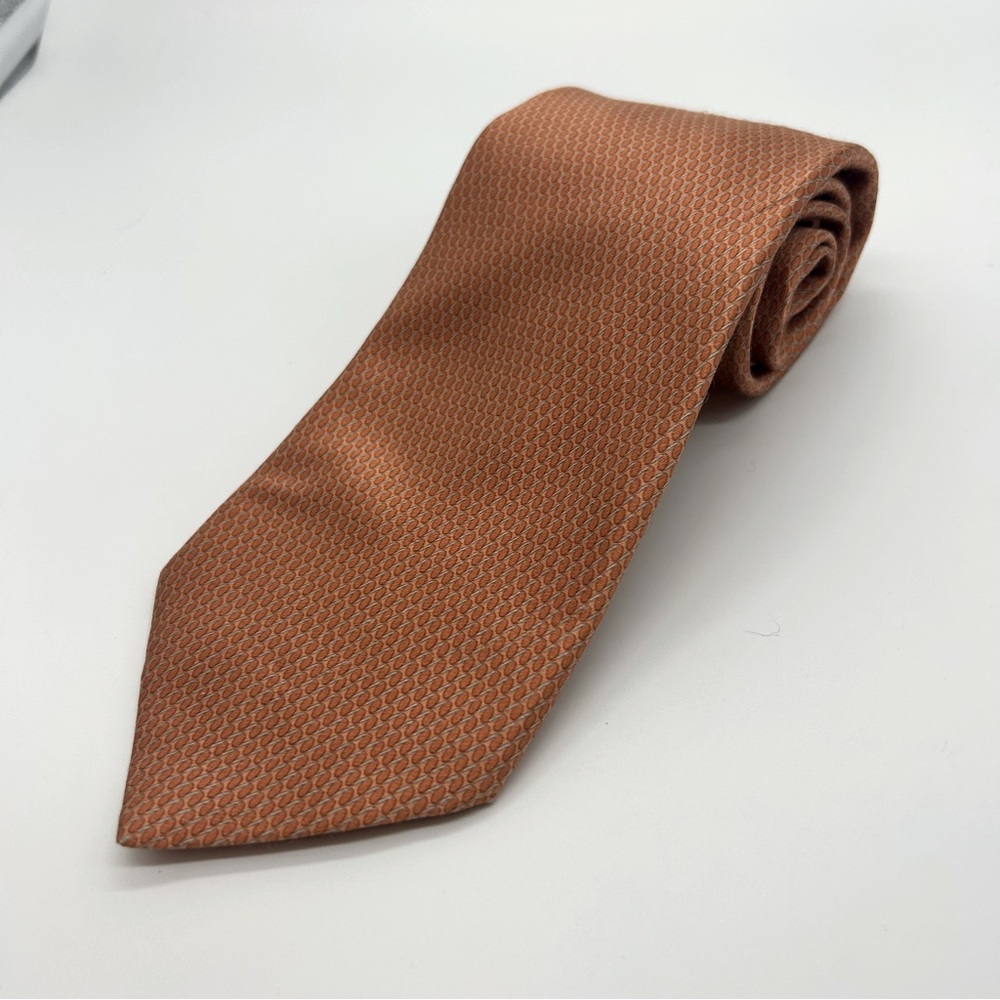 IKE‎ Behar men’s tie hundred percent import silk.